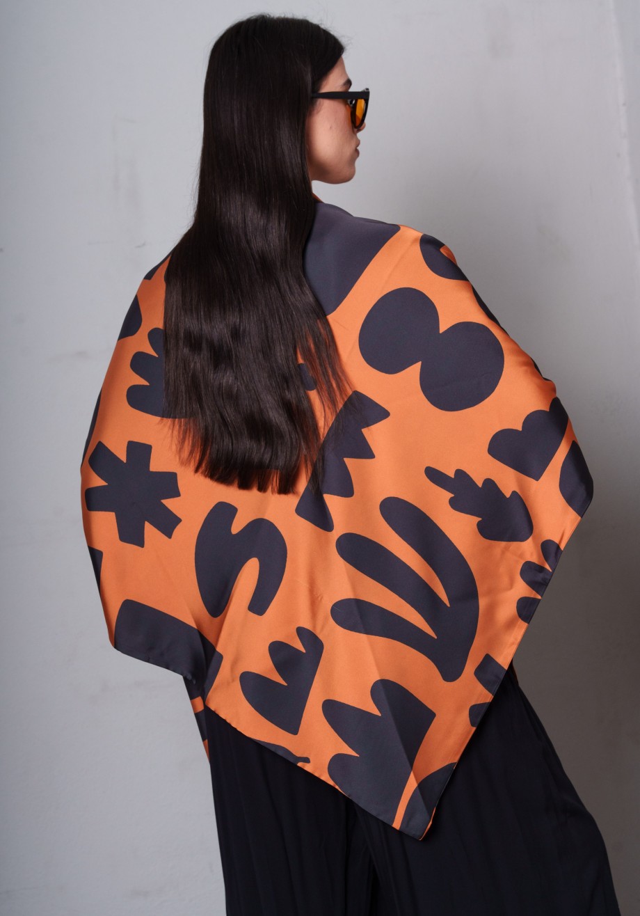 CN LOGO CLAY SCARF