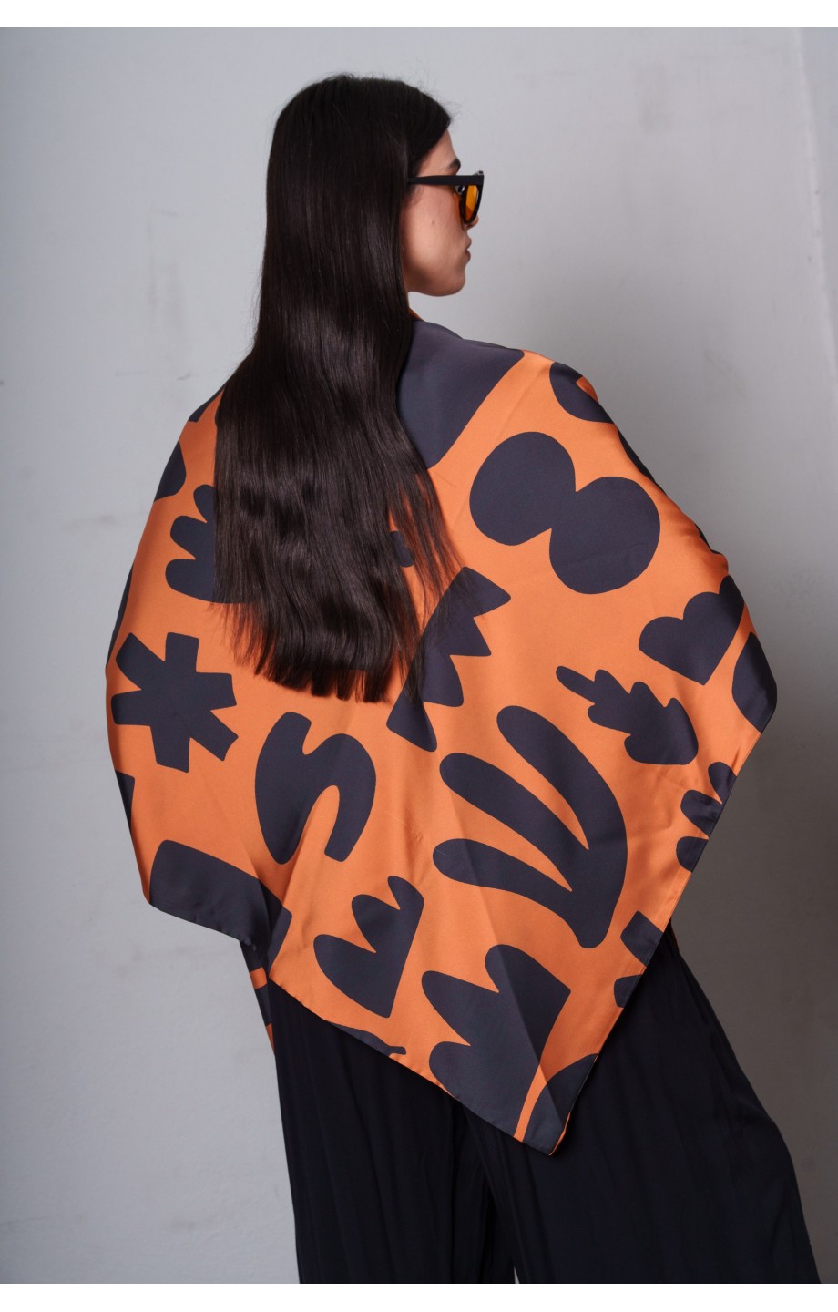 CN LOGO CLAY SCARF
