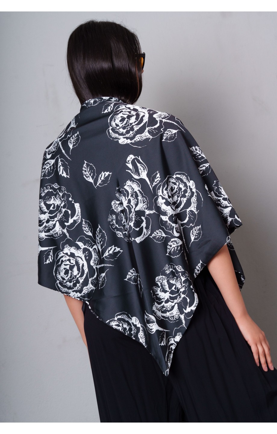 CN LOGO FLOWER SCARF CN LOGO FLOWER SCARF