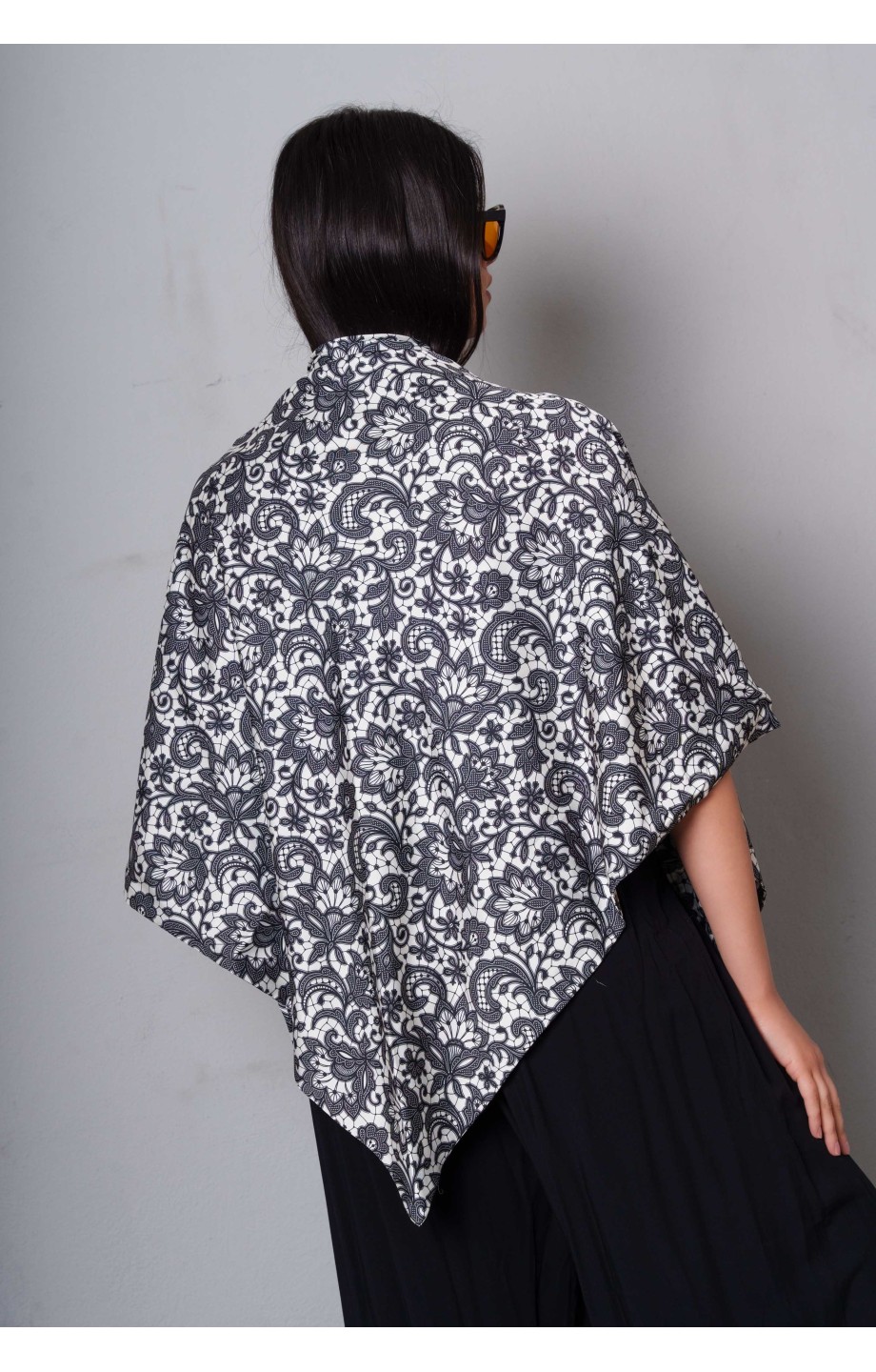 CN LOGO LACE SCARF